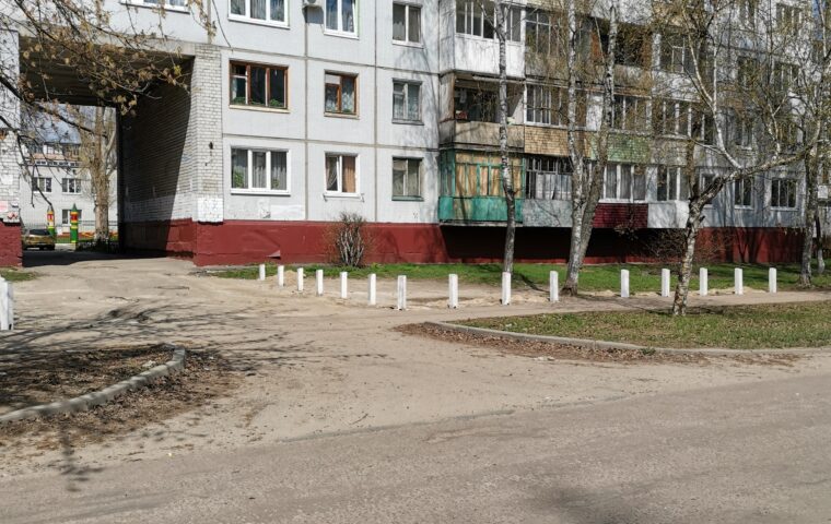 Установка ограждения придомовой территории