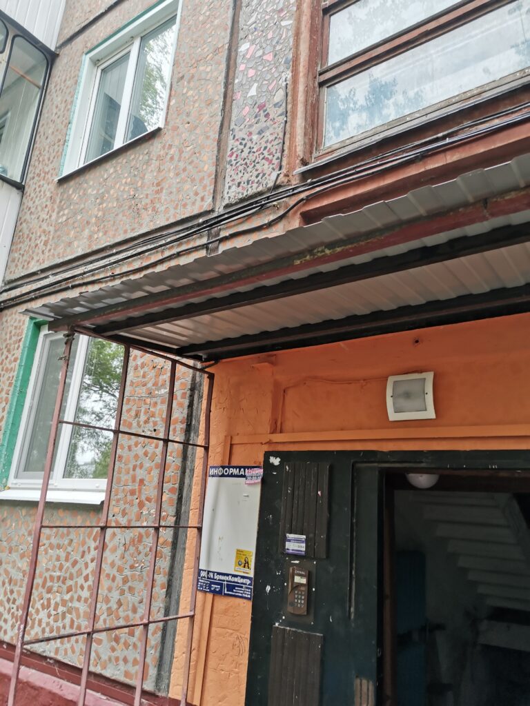 Установлены козырьки над подъездами, ул. Ново-Советская д.112, фото 1
