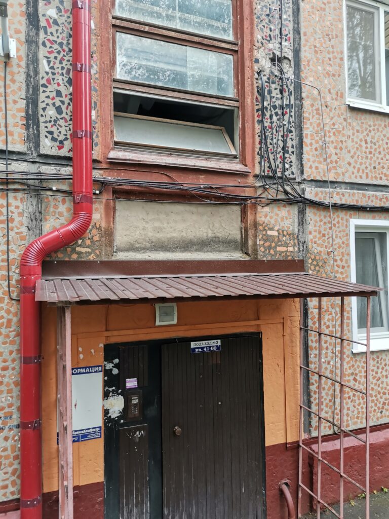 Установлены козырьки над подъездами, ул. Ново-Советская д.112, фото 2