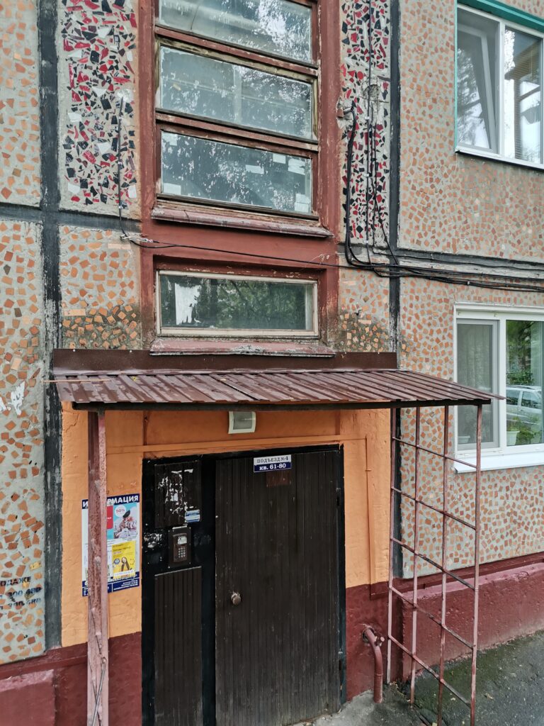 Установлены козырьки над подъездами, ул. Ново-Советская д.112, фото 3